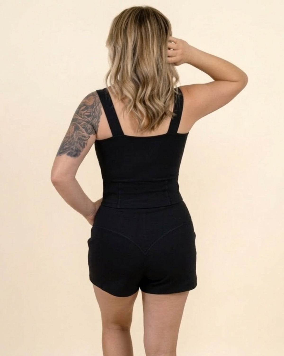 Black / M